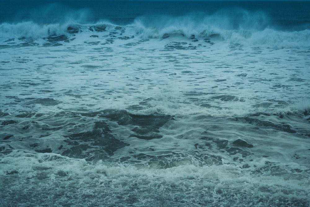 ocean waves crashing on shore during daytime