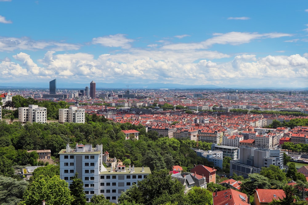 Luftaufnahme von Stadtgebäuden tagsüber