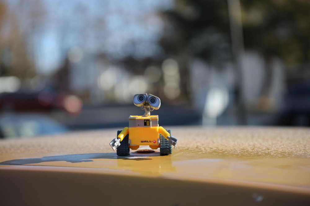 Gelbe und schwarze LEGO Minifigur