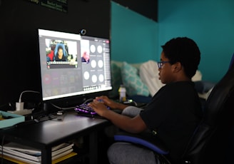 man in black shirt using computer