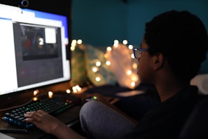 man in black shirt using computer
