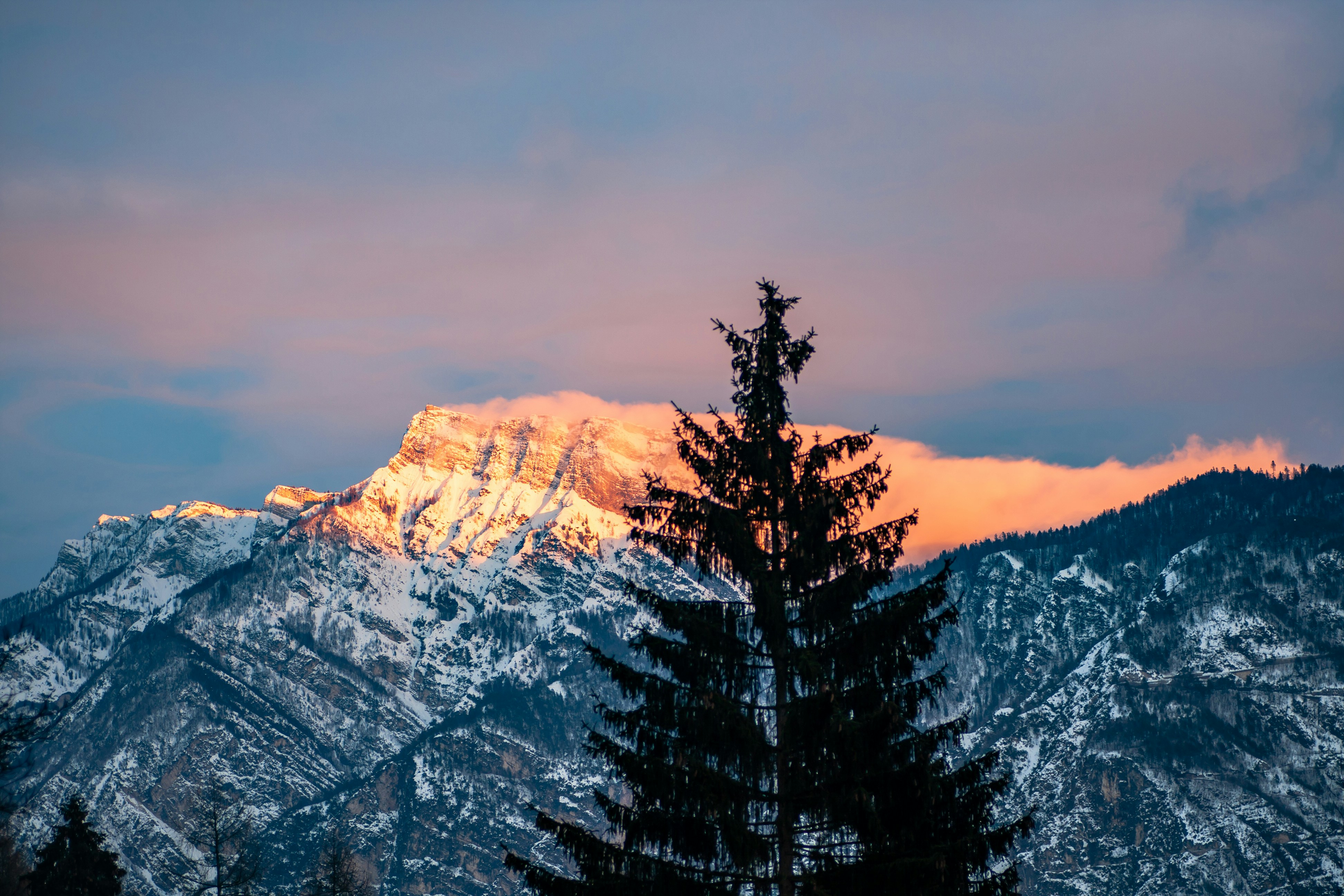 Photo by photoroutes