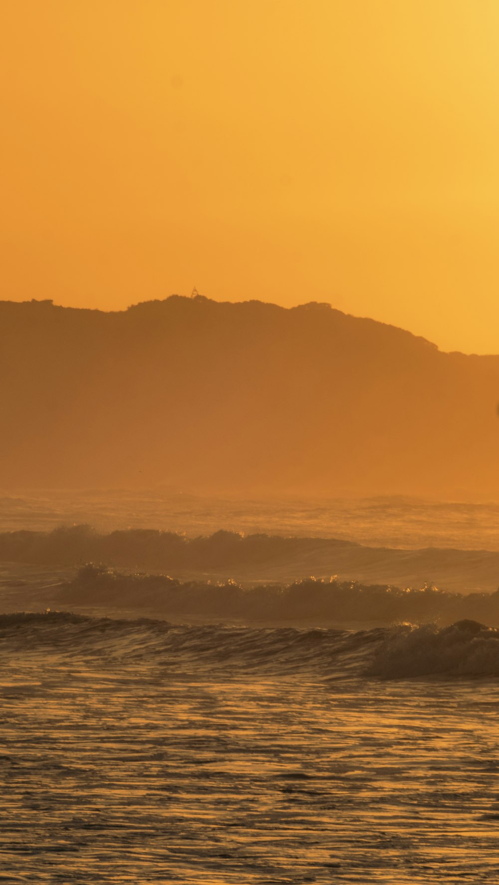 ocean waves crashing on shore during daytime