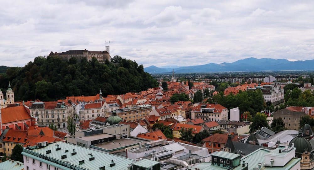 Luftaufnahme von Stadtgebäuden tagsüber