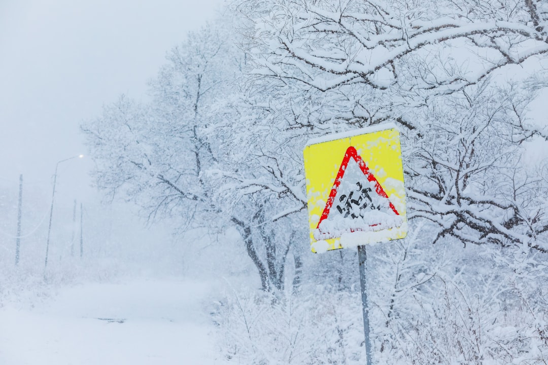 red and white arrow sign