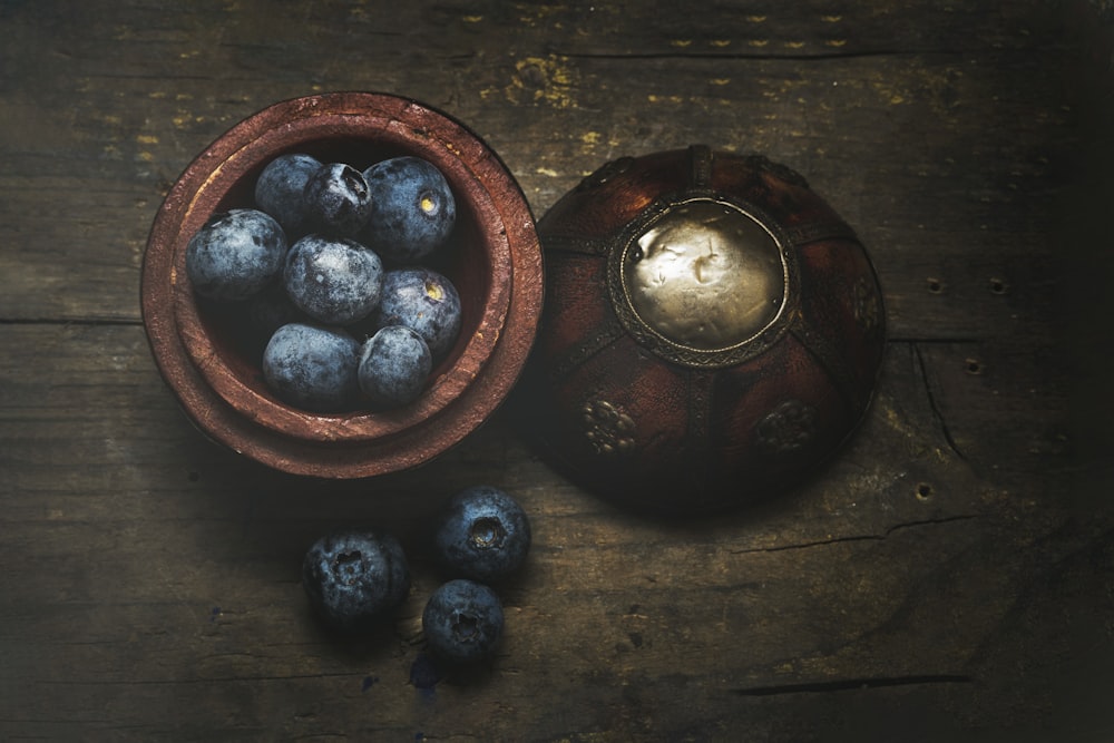 black round fruits on brown round bowl