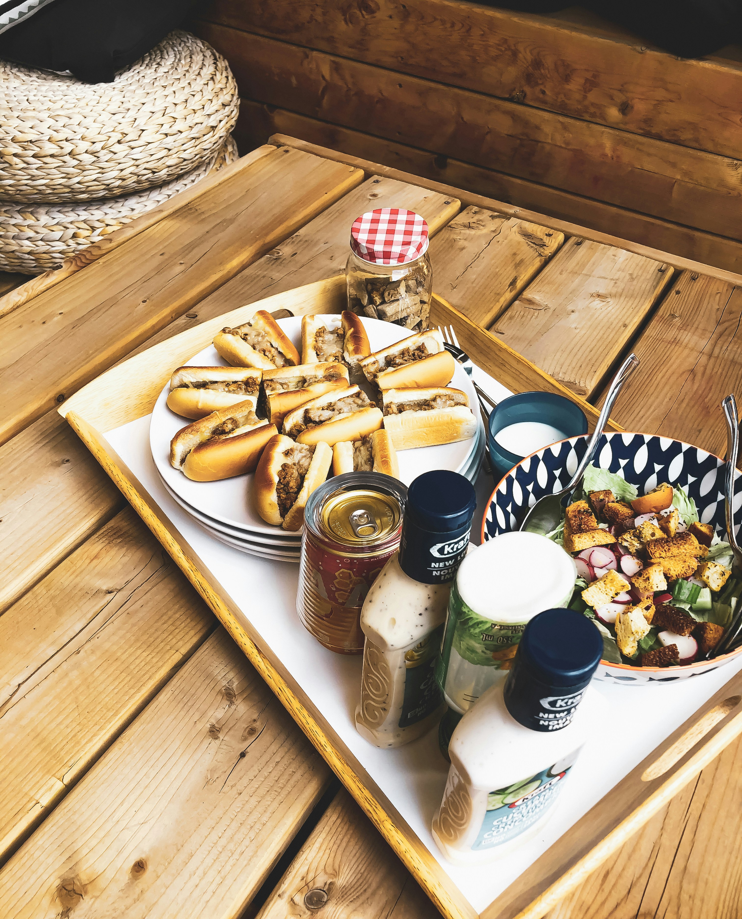 gray computer monitor