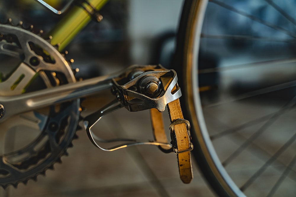 black and brown bicycle wheel