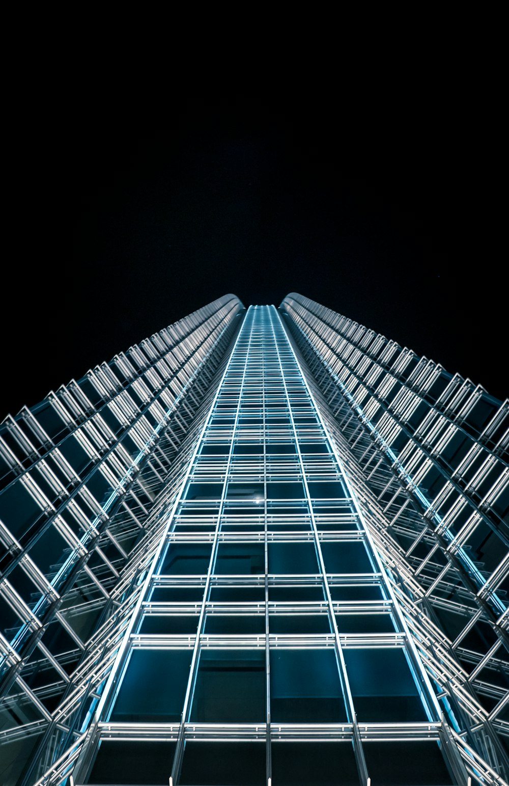 Photographie en contre-plongée d’un immeuble de grande hauteur