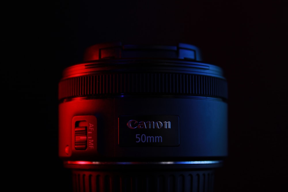Schwarzes Nikon DSLR-Kameraobjektiv