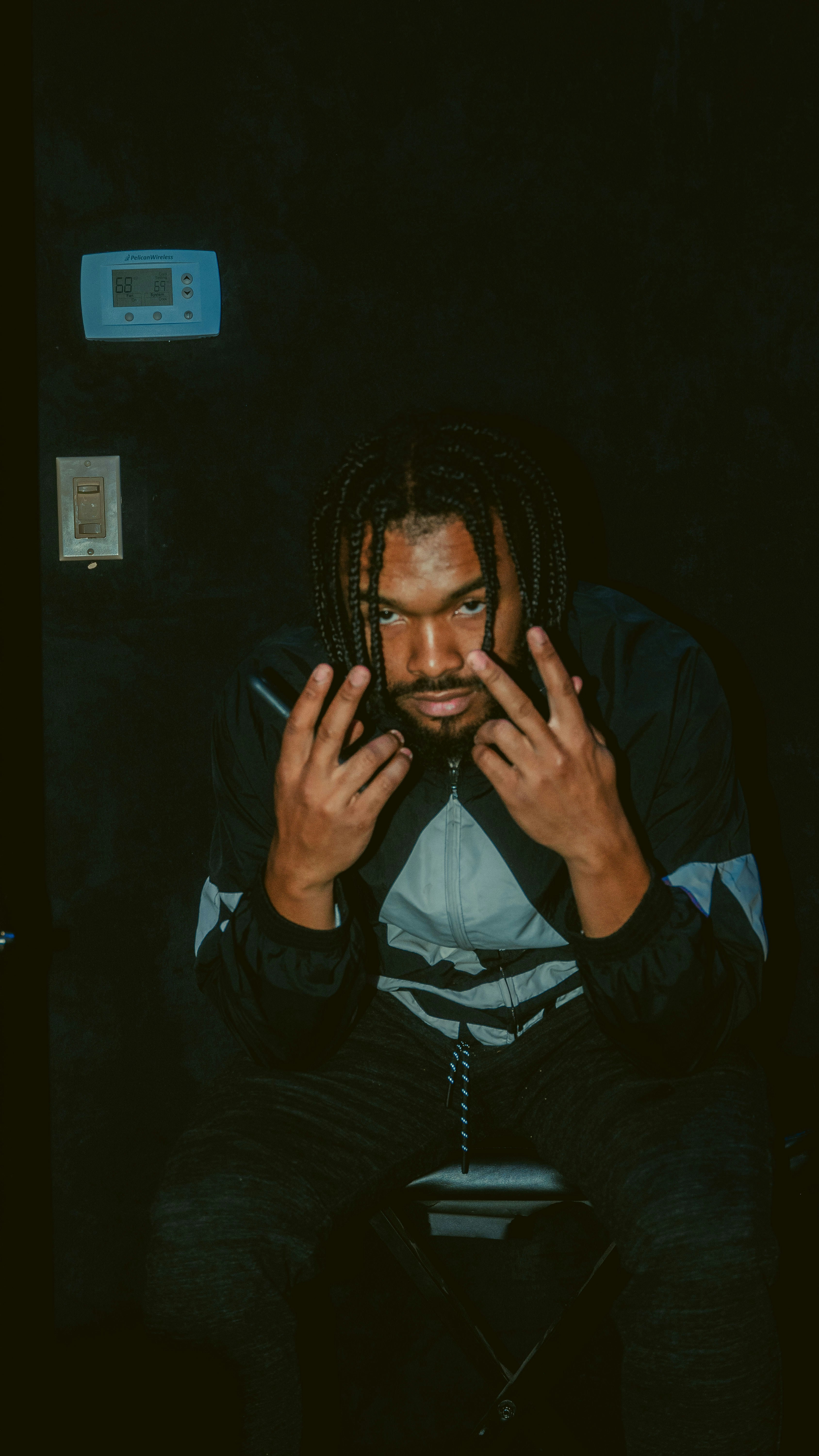 photo-1612233938212-759c438a75af?ixid=M3