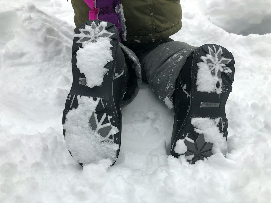 men's snowboard boots pair