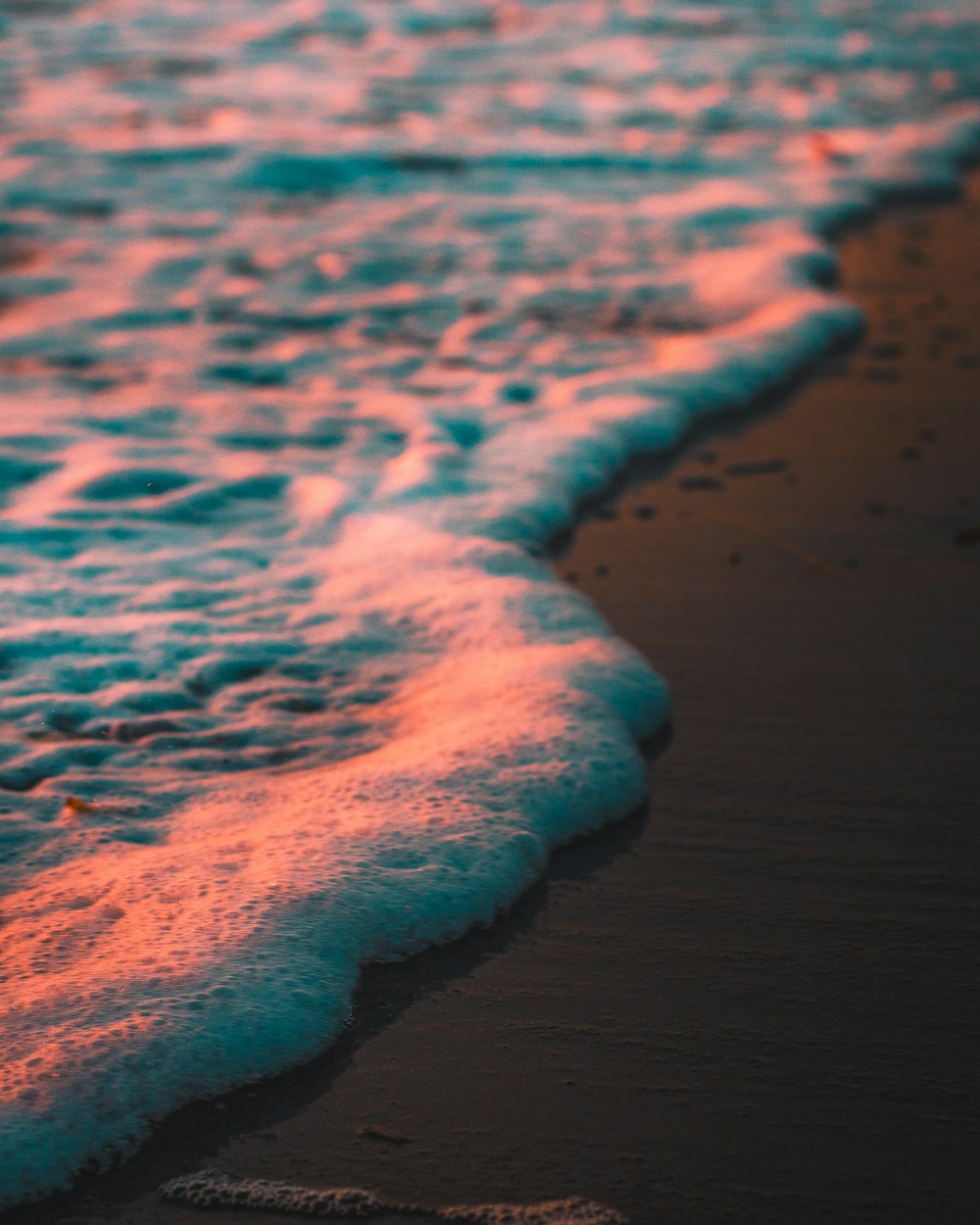 ocean waves crashing on shore during daytime