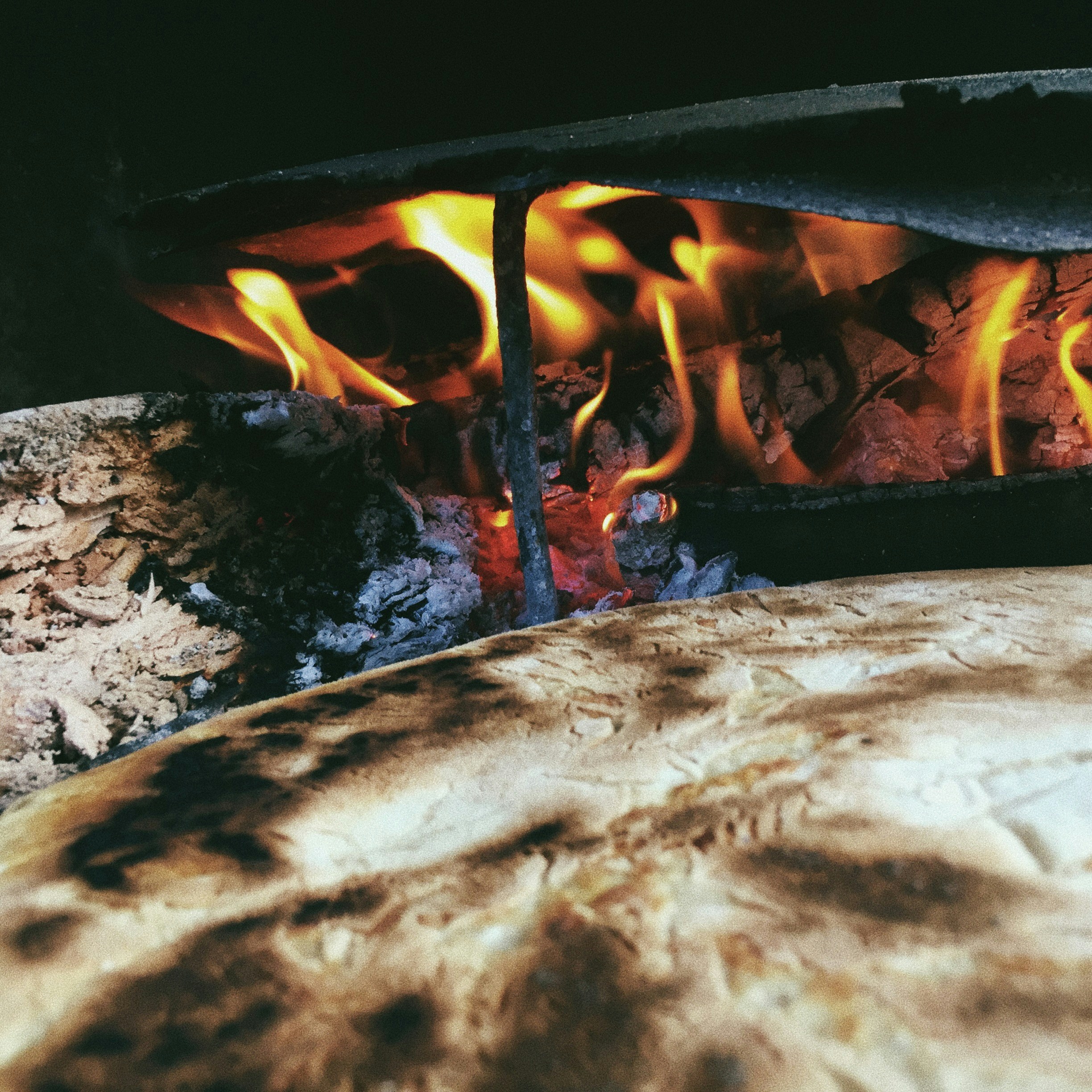 campfire bread rustic, wallpaper, Bake Bread Over a Campfire: A Rustic Guide 6