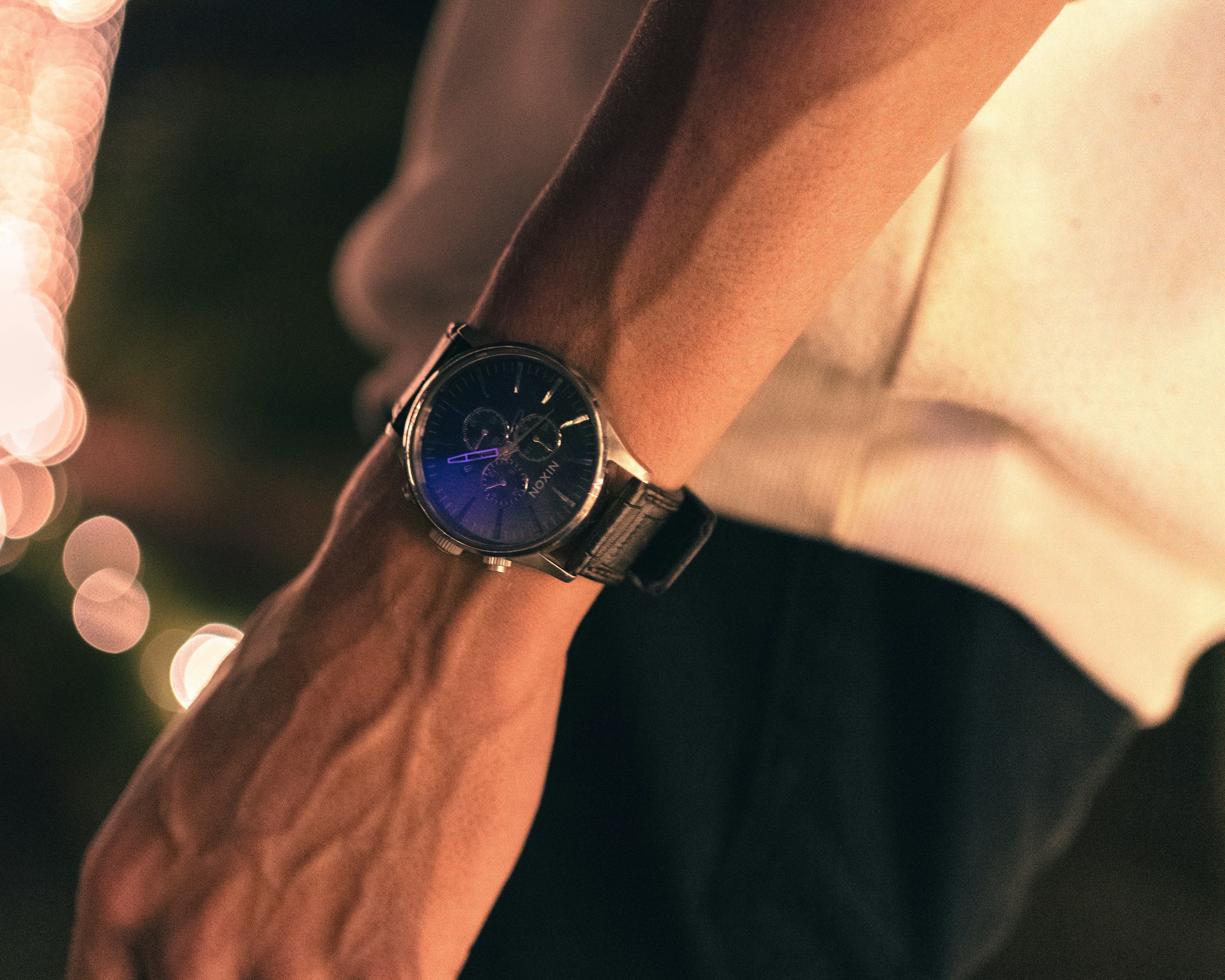 腕時計の針の素材がもたらす魅力とは