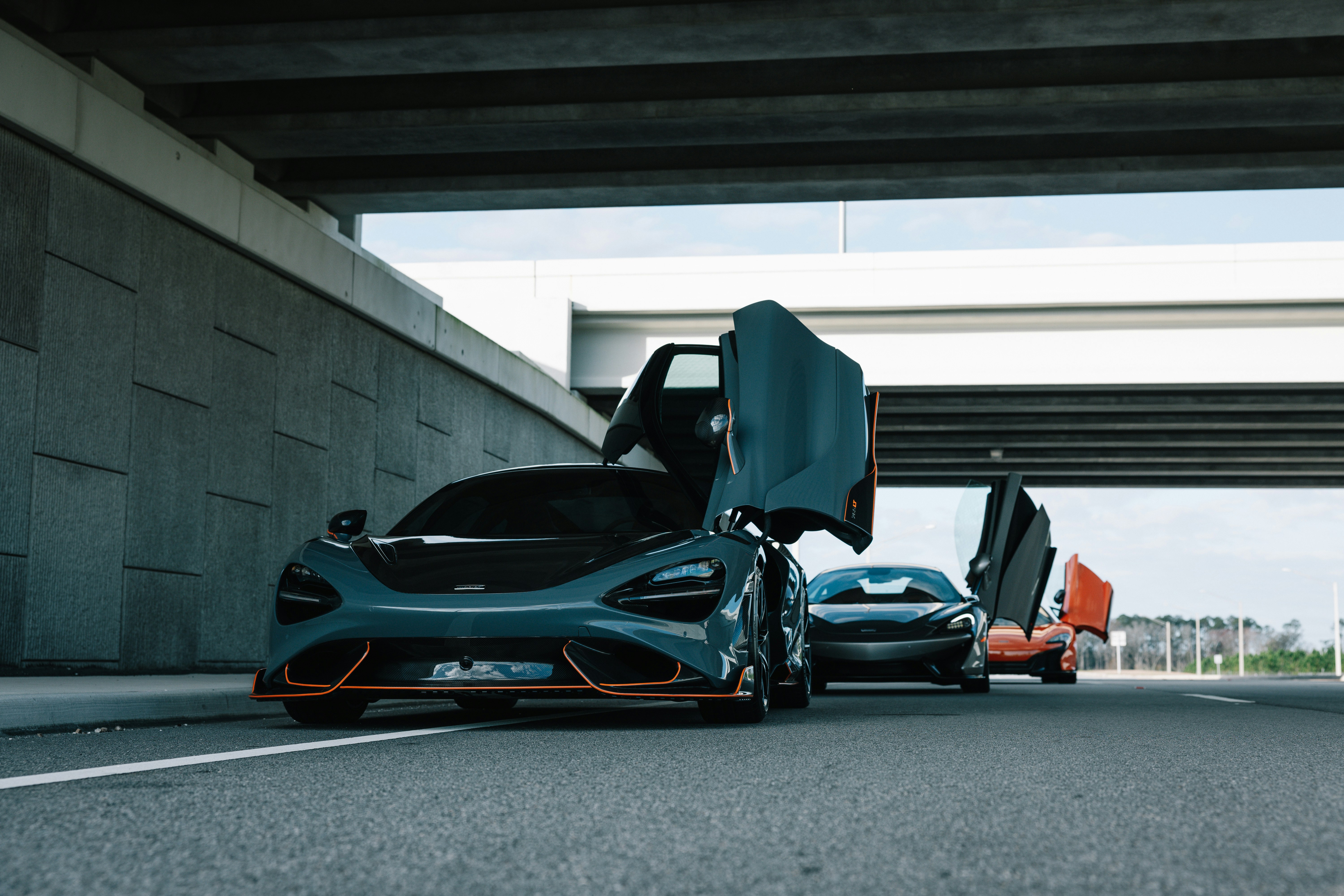 Schwarz-roter Ferrari-Sportwagen
