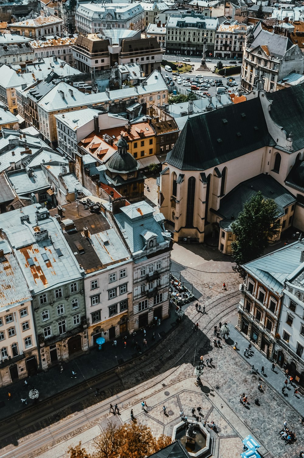 Vue aérienne des bâtiments de la ville pendant la journée