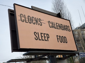 A scientific diagram illustrating the circadian rhythm with clear markers for sleep and wake cycles.