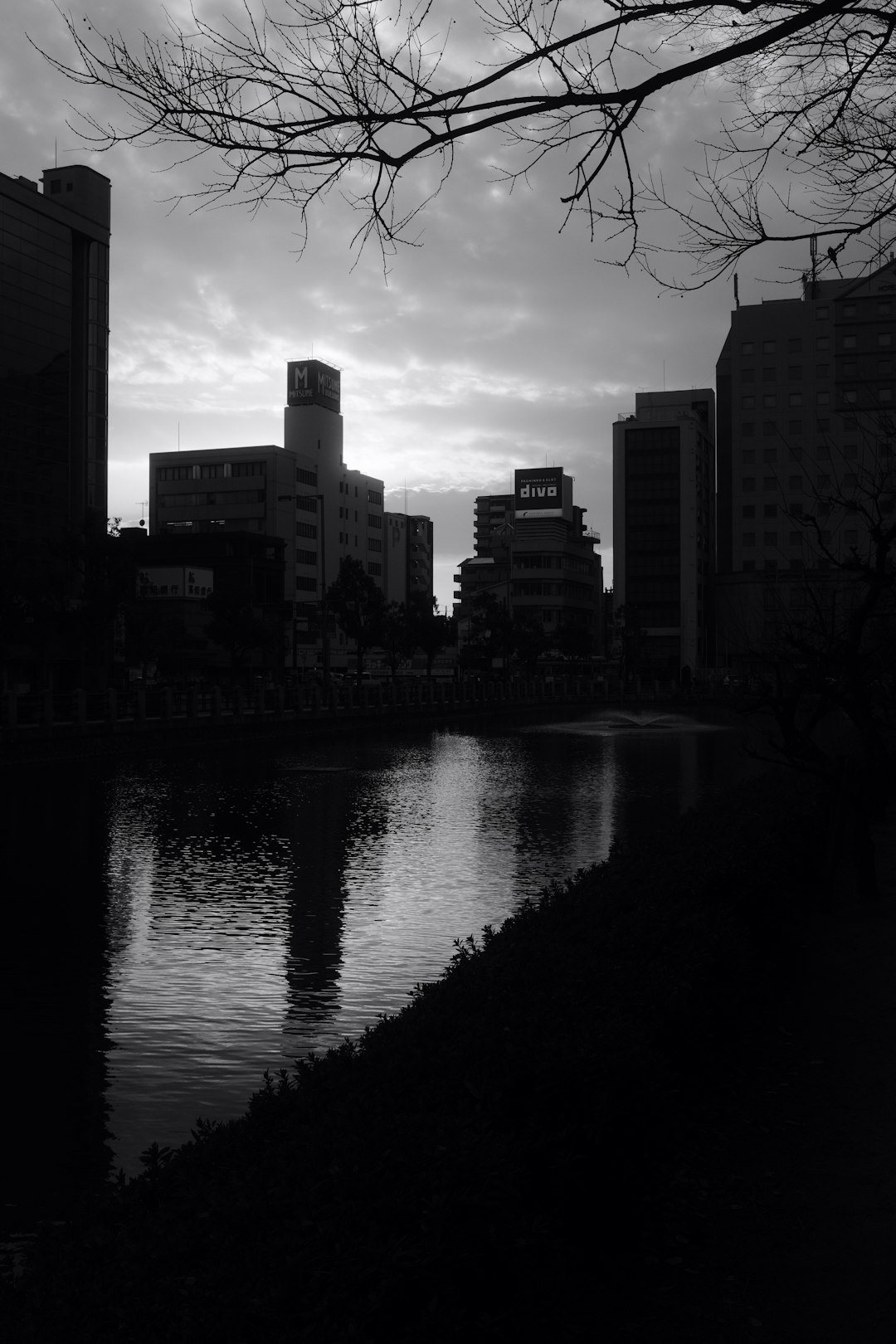 grayscale photo of city skyline