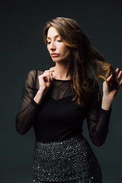 woman in black long sleeve shirt