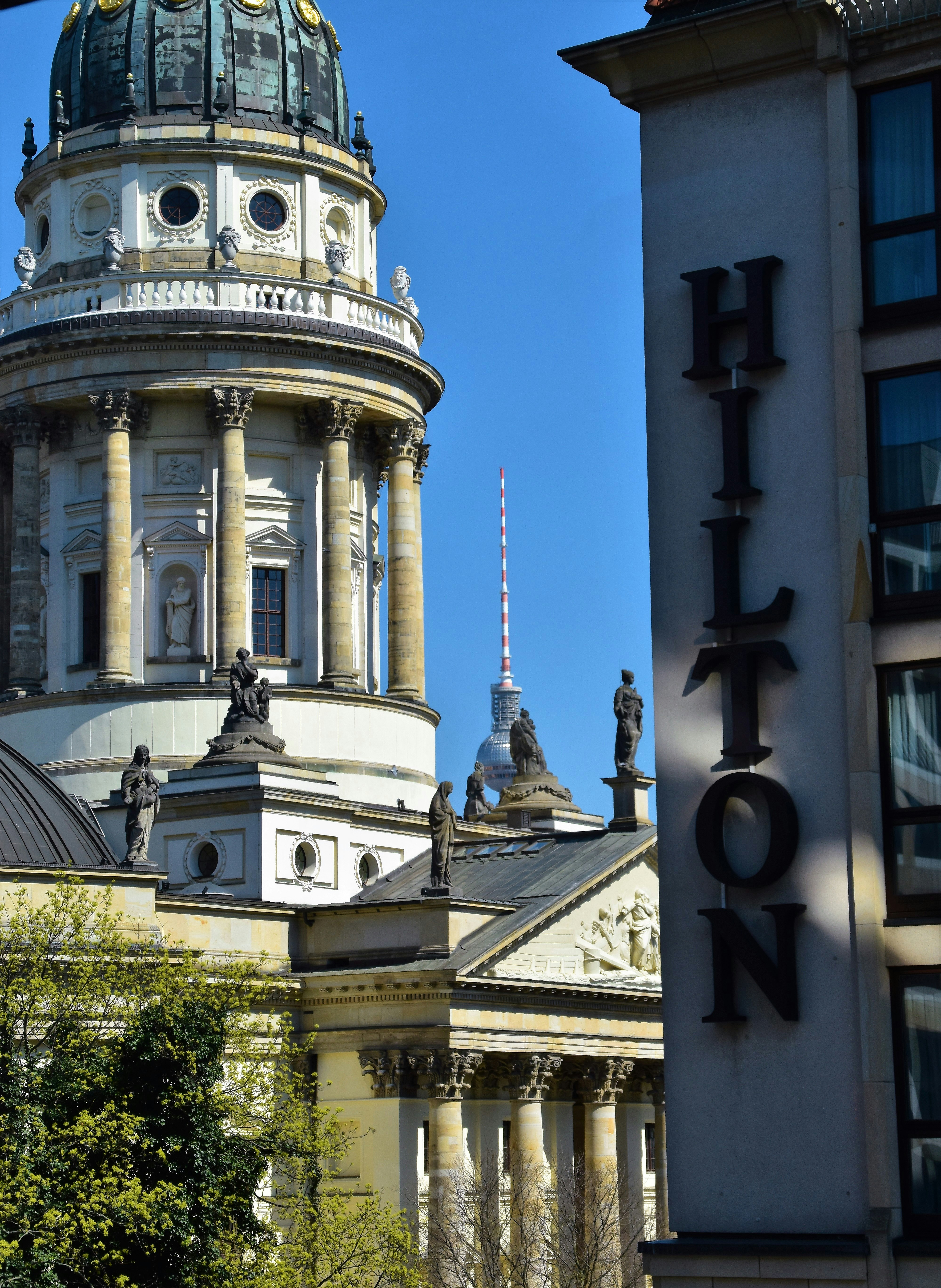 Logo of a partner hotel.