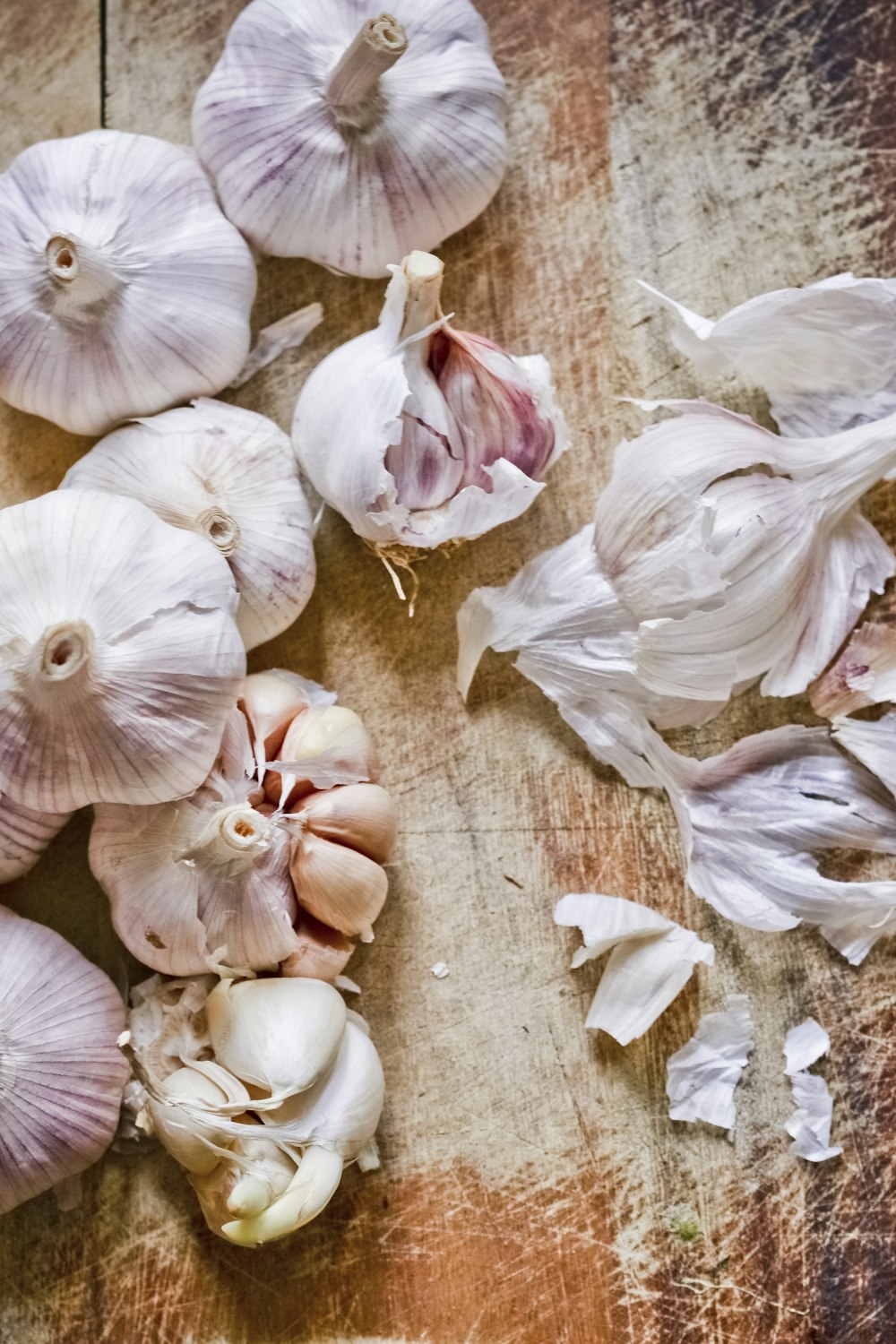 white garlic on brown wooden table