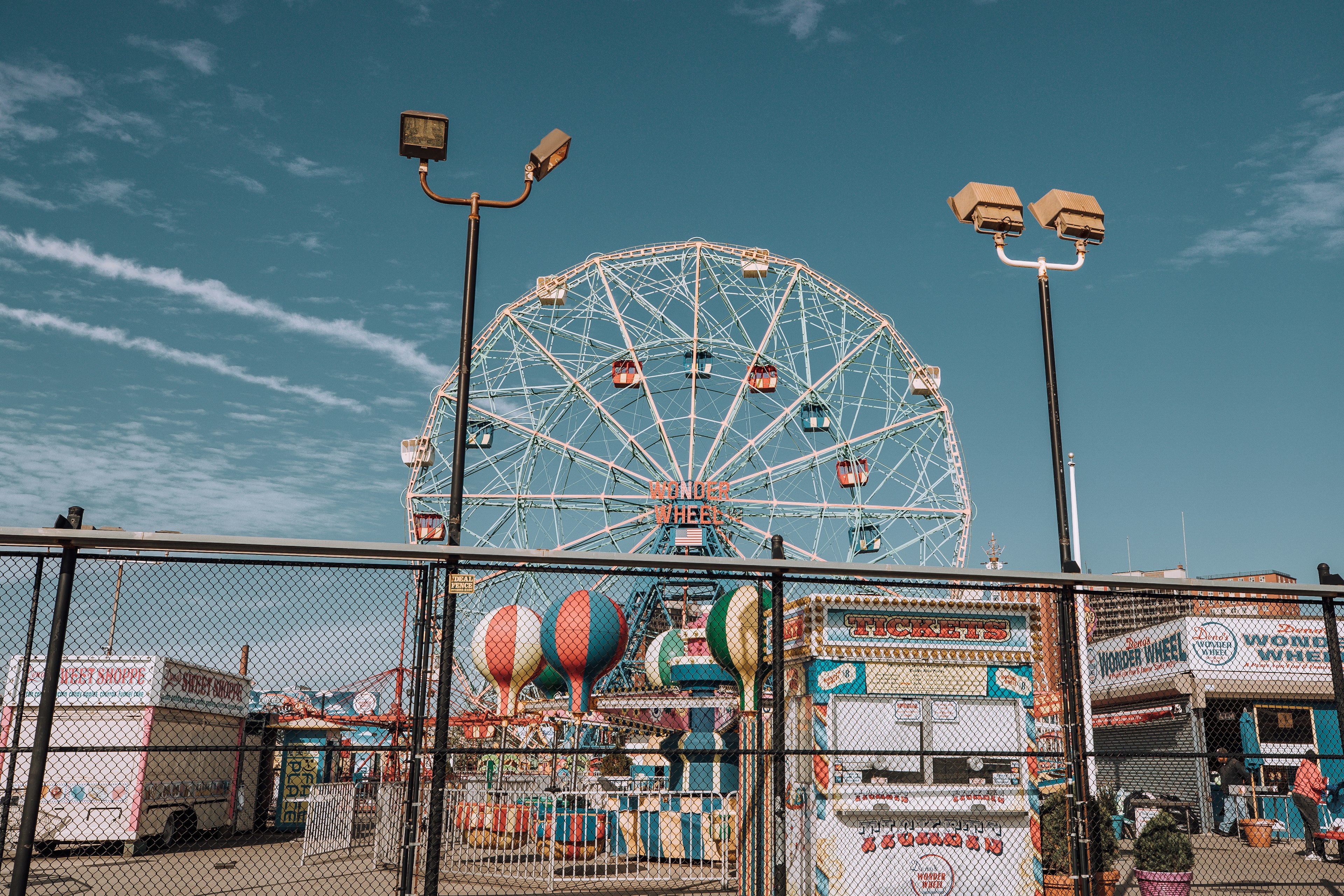 la ruota panoramica di coney island a new york