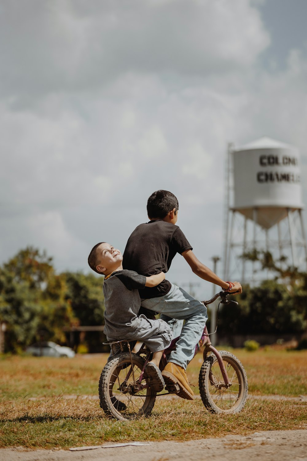 man in black shirt riding on bicycle during daytime