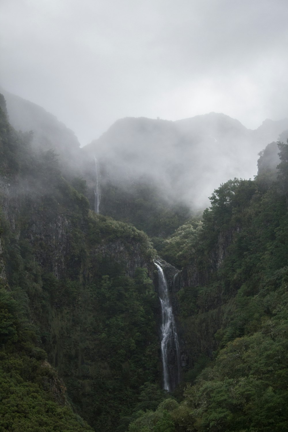 waterfalls in foggy weather during daytime