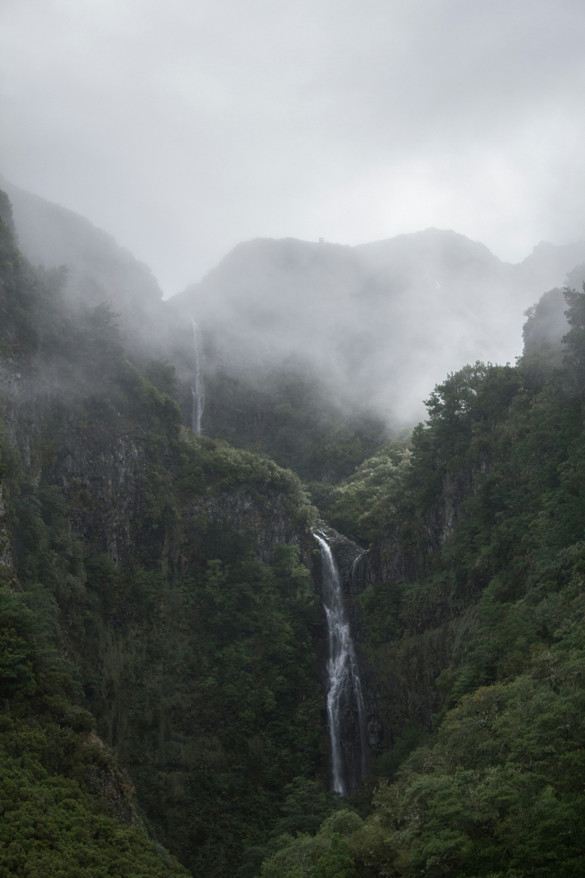 waterfalls in foggy weather during daytime