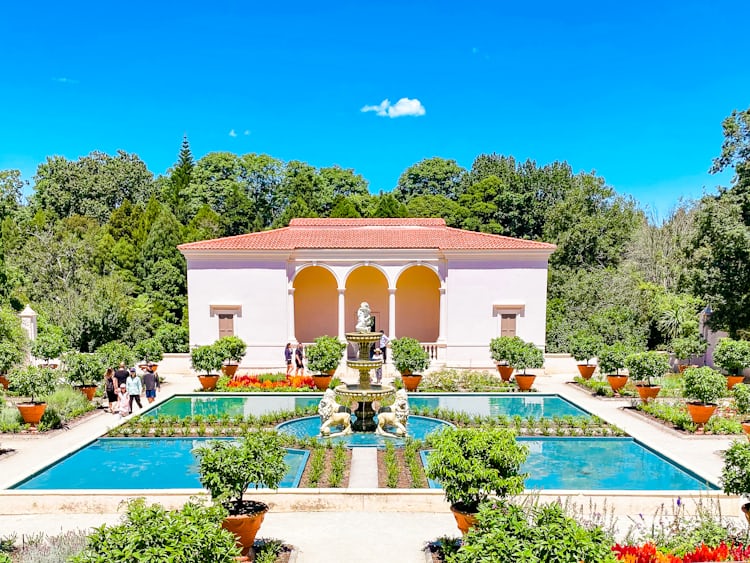 white and brown concrete building photo Free Villa Image white and brown concrete building photo Free Villa Image