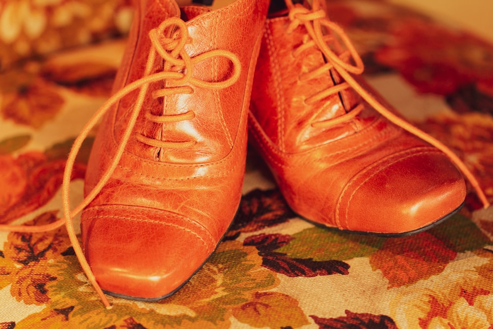 chaussures à lacets en cuir marron