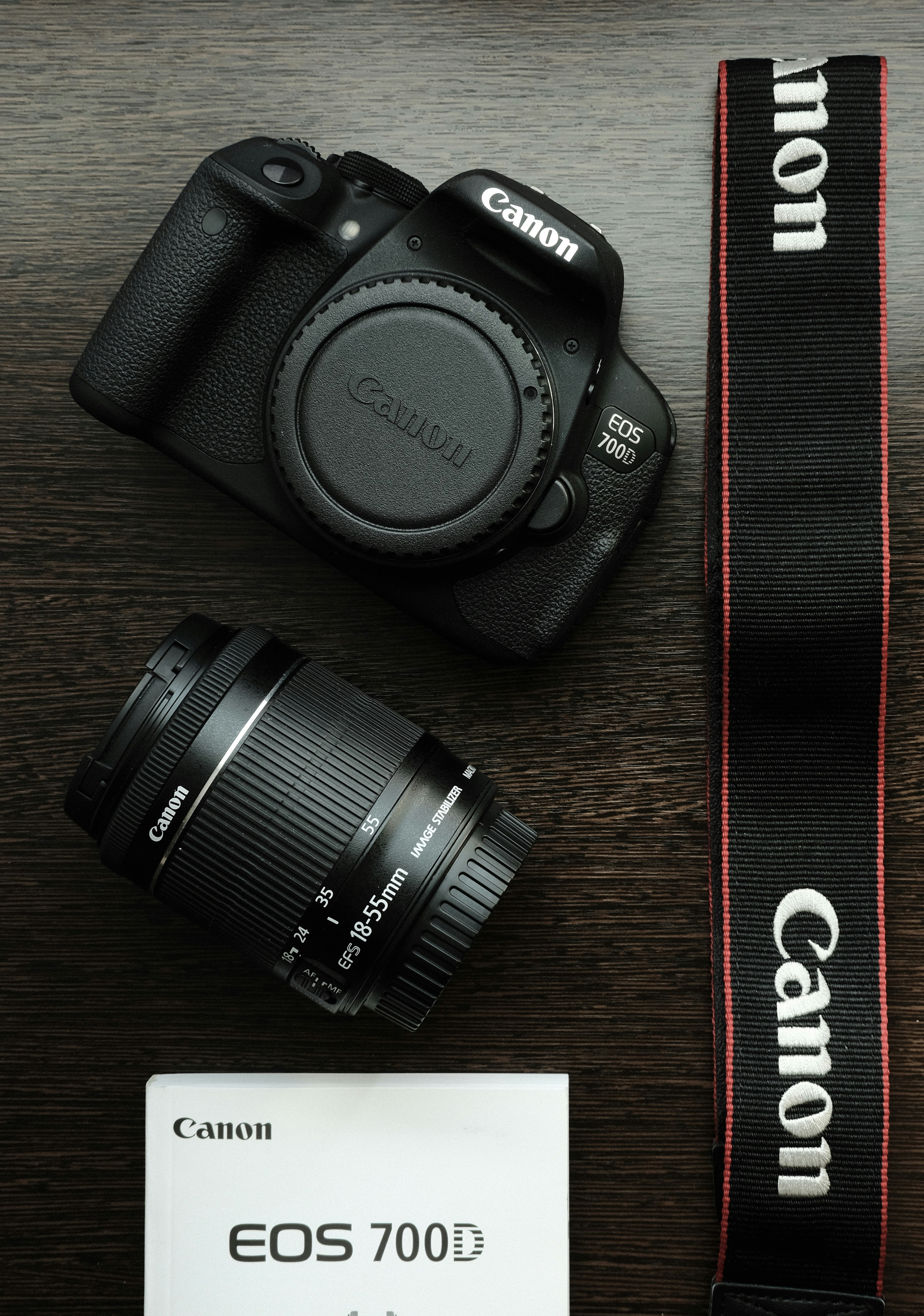 Canon EOS 6 D nero su tavolo in legno marrone