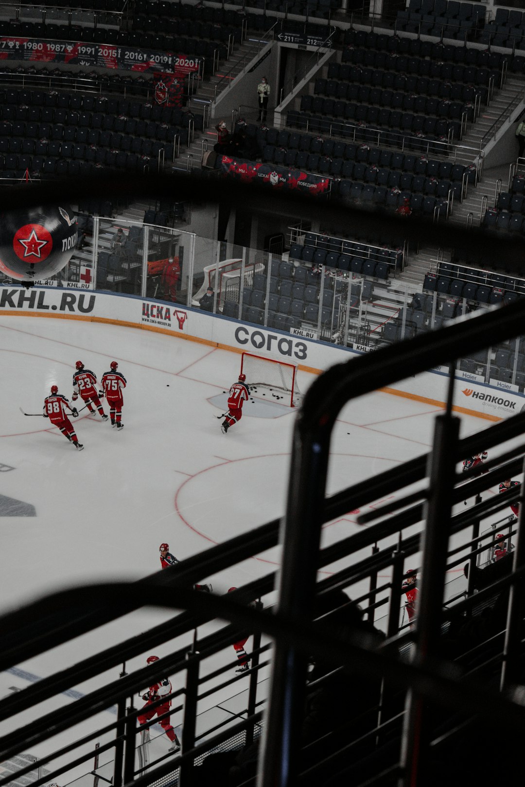 white and red ice hockey stadium