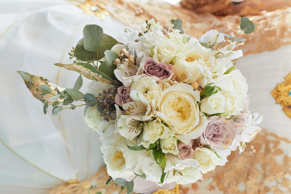 white and pink rose bouquet