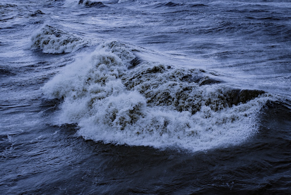 ocean waves crashing on shore during daytime