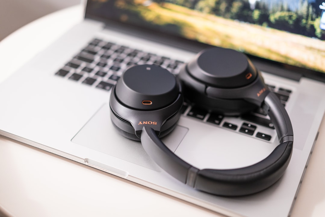 black and gray sony headphones on macbook pro, Headphones Sony Wh-1000xm3 and MacBook Pro