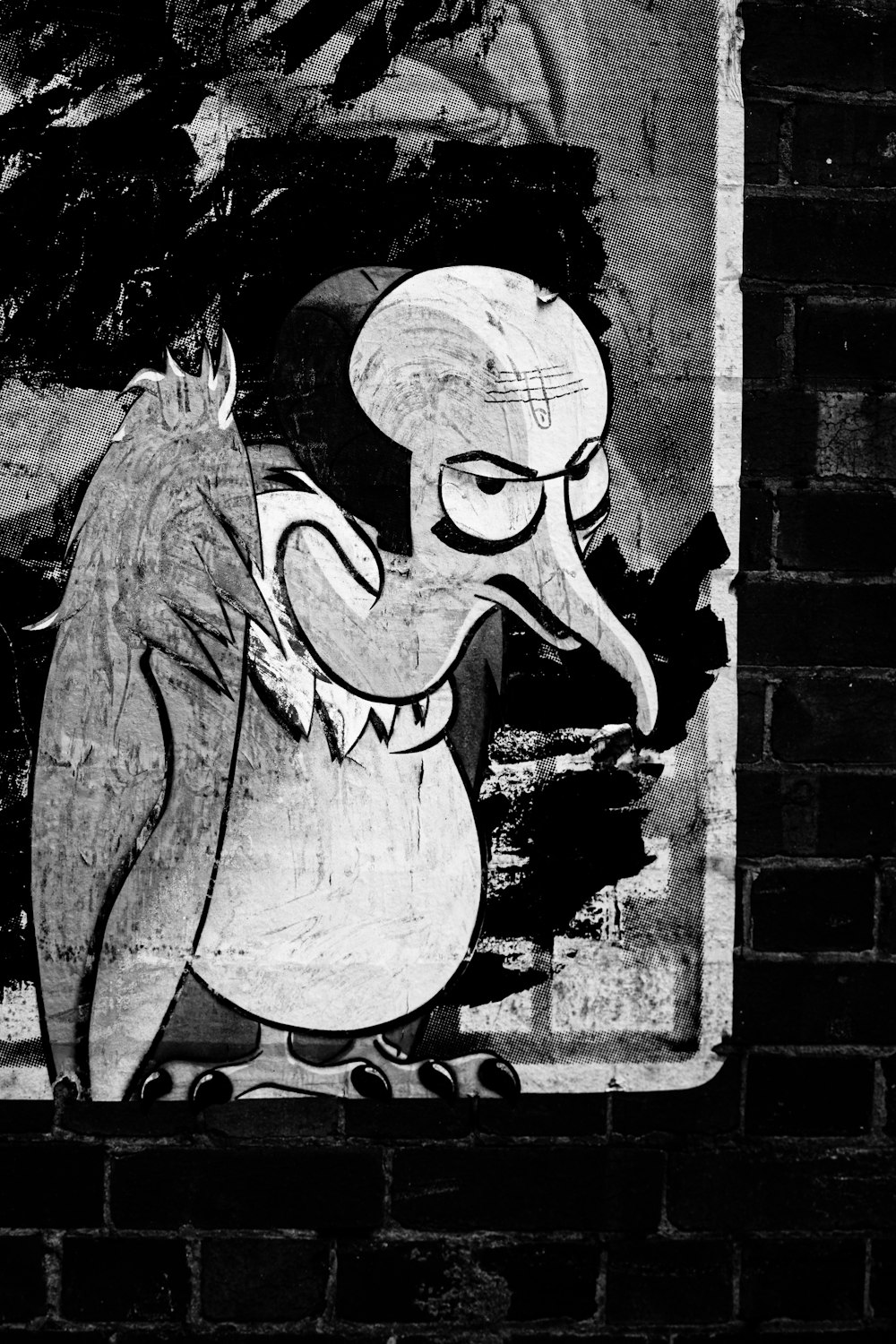 Arte mural de rostro humano en blanco y negro