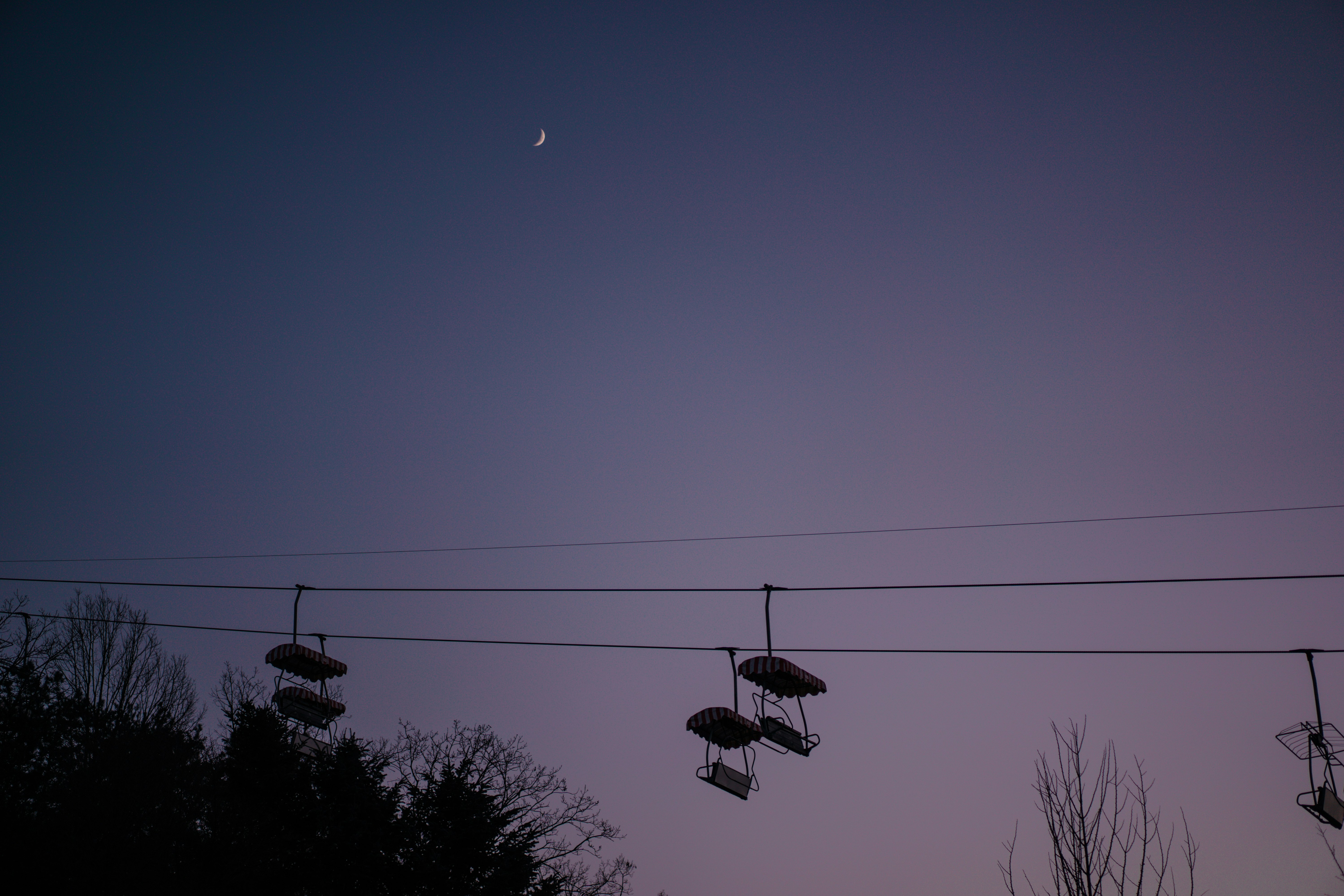 black cable car under blue sky during daytime