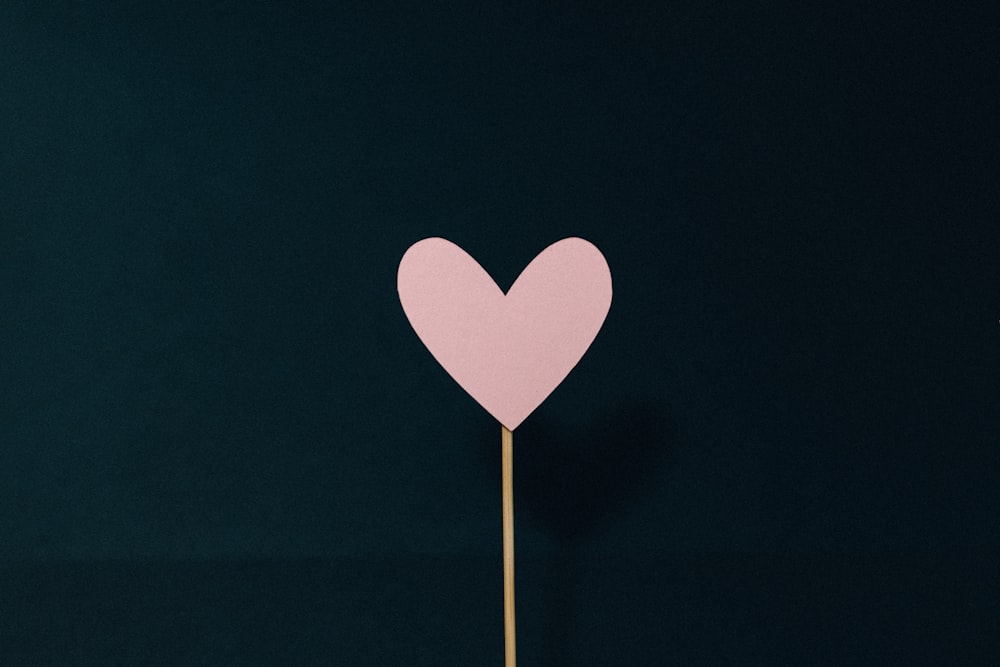 ilustración de corazones de color rosa y blanco en forma de corazón