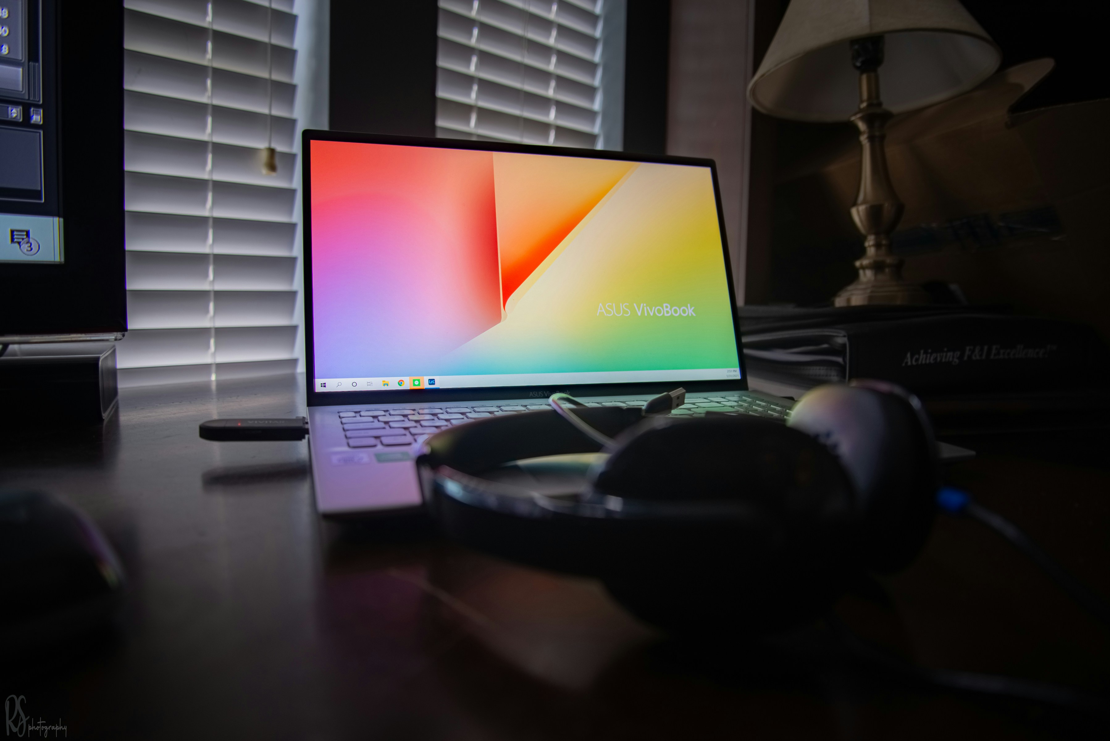 Best budget laptops under $1000 including ASUS VivoBook, Acer Aspire, and HP Pavilion models displayed for comparison