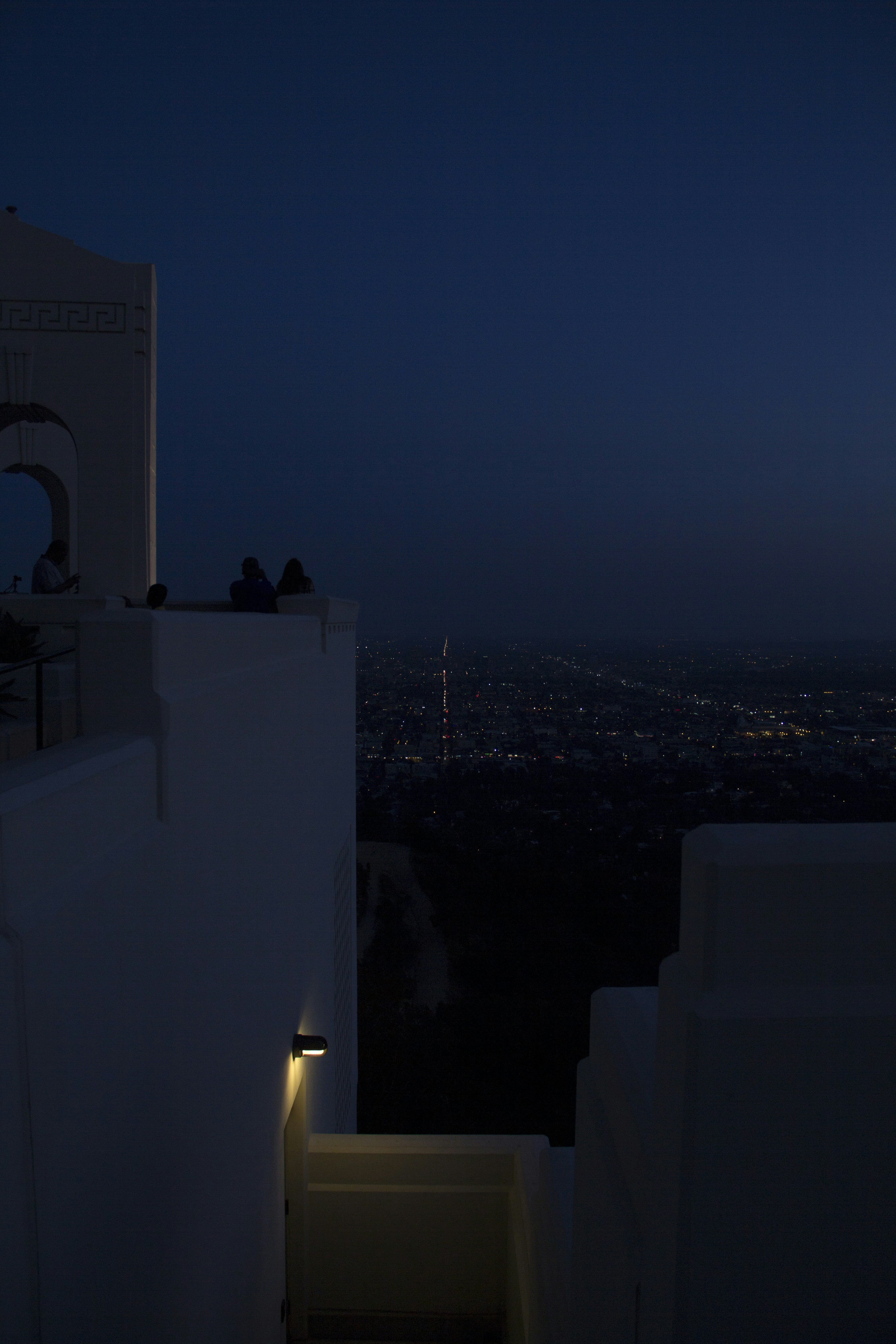 gray computer monitor