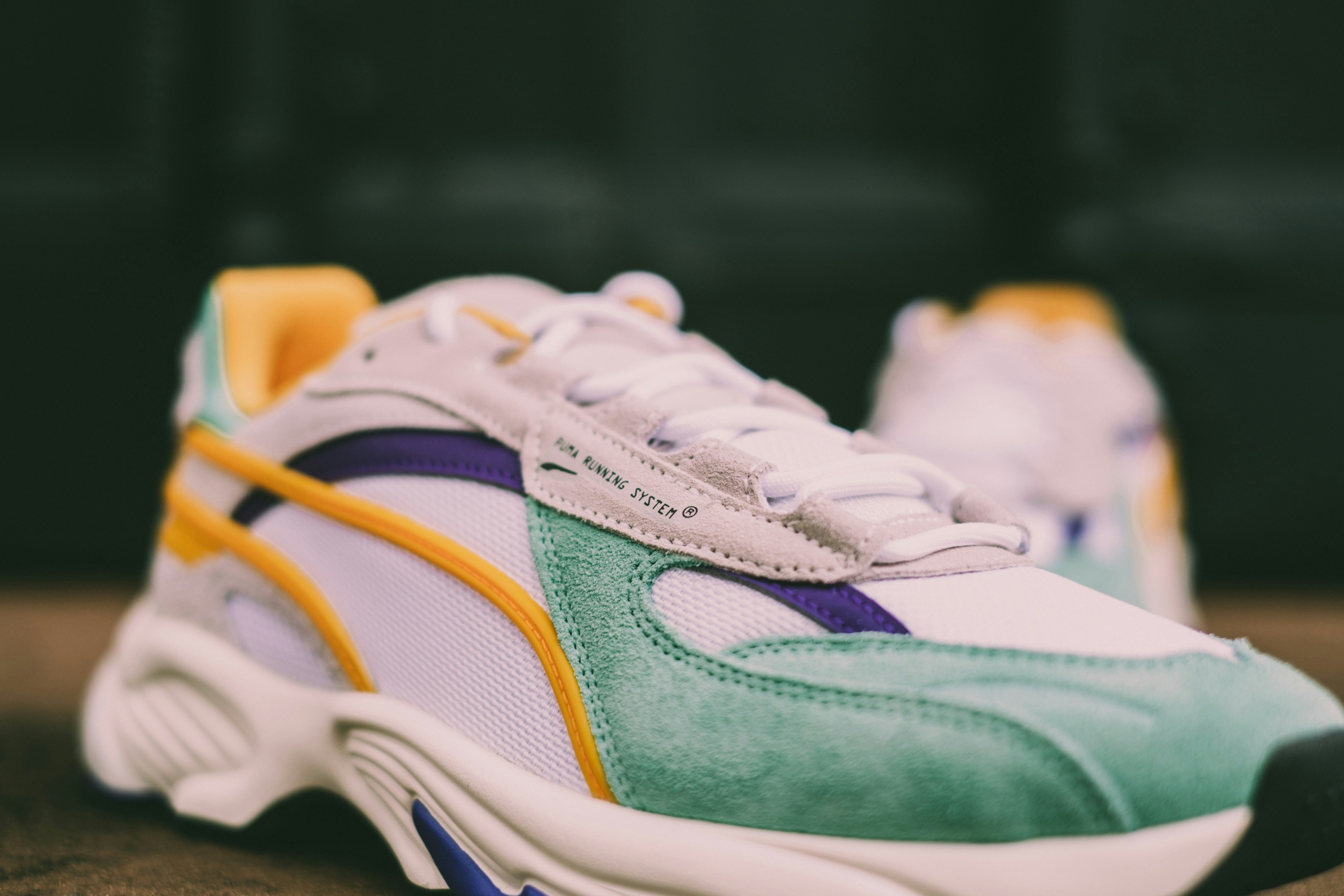 highlight green nike shoes