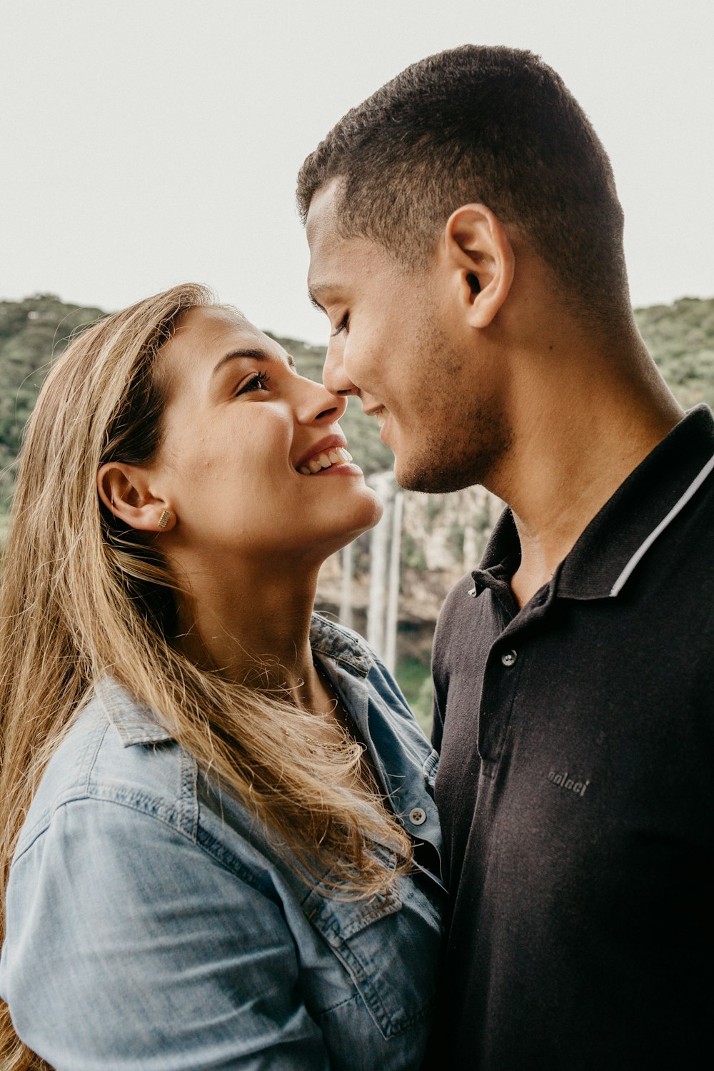 man and woman kissing during daytime