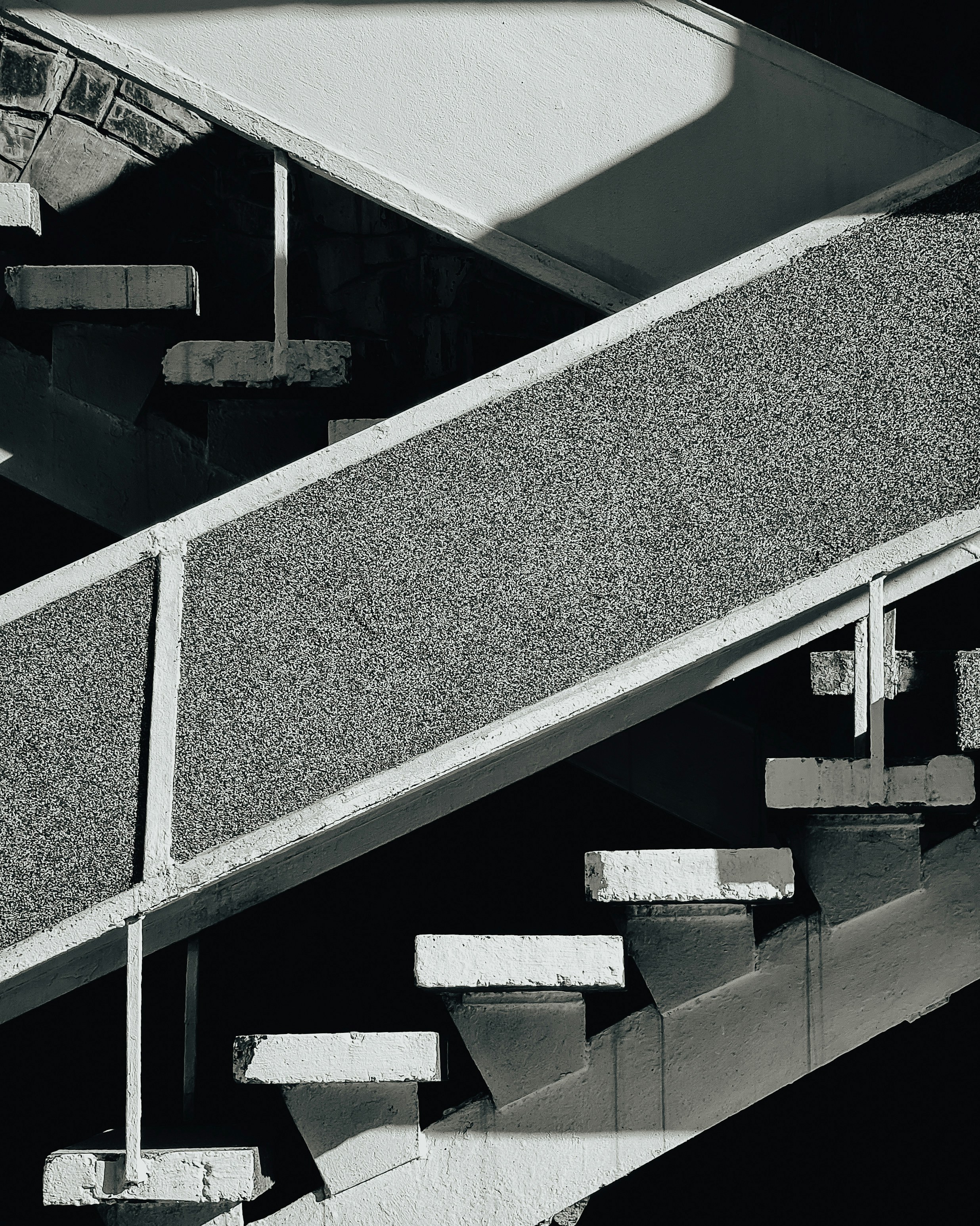 graue Betontreppen tagsüber