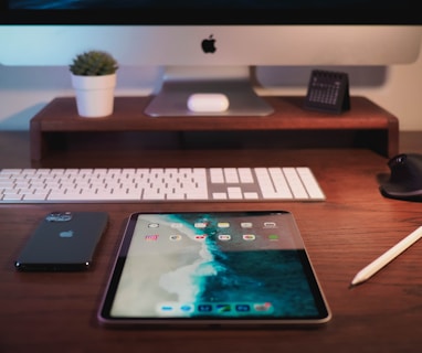 silver imac on brown wooden table