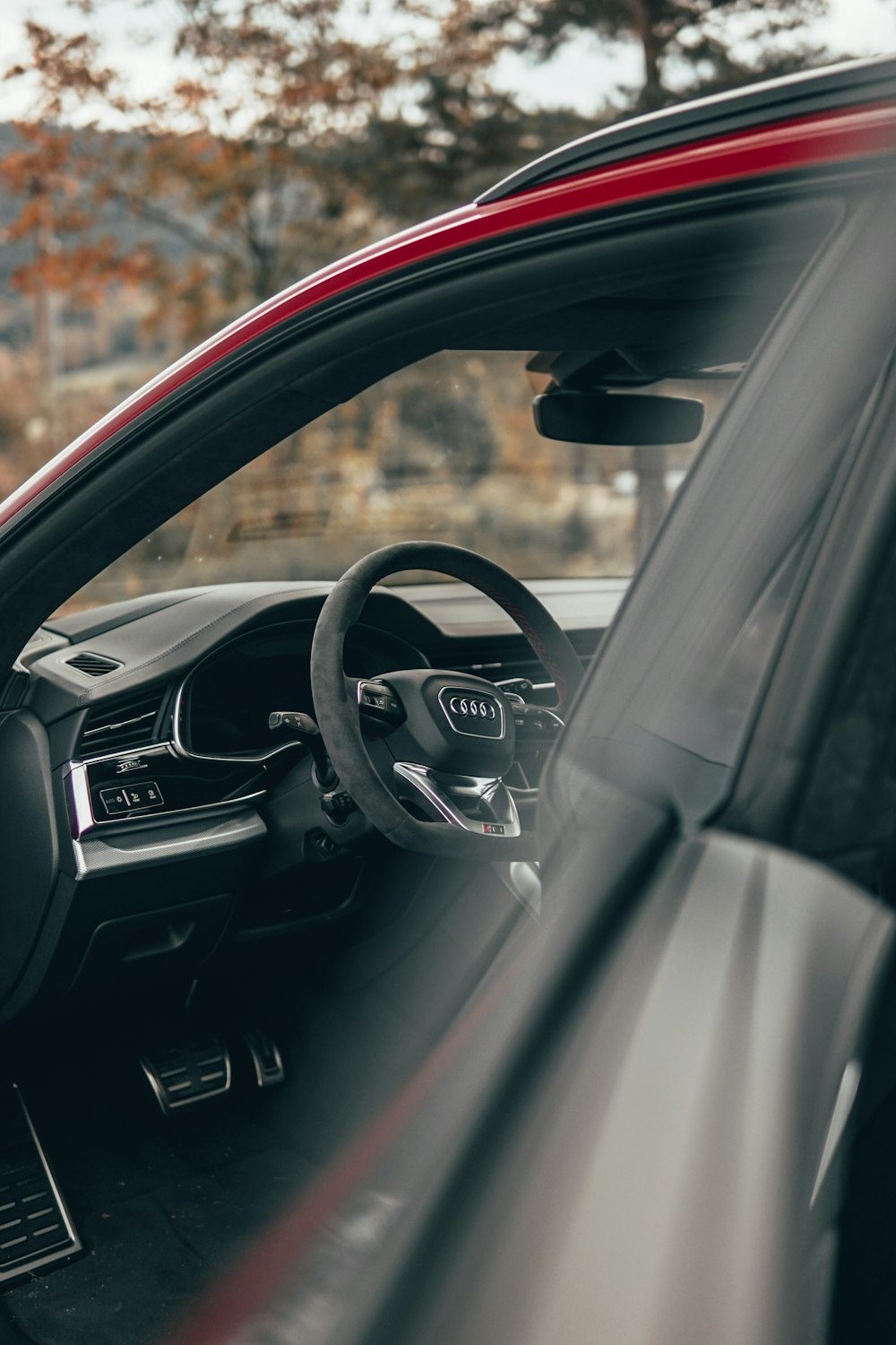 black mercedes benz steering wheel