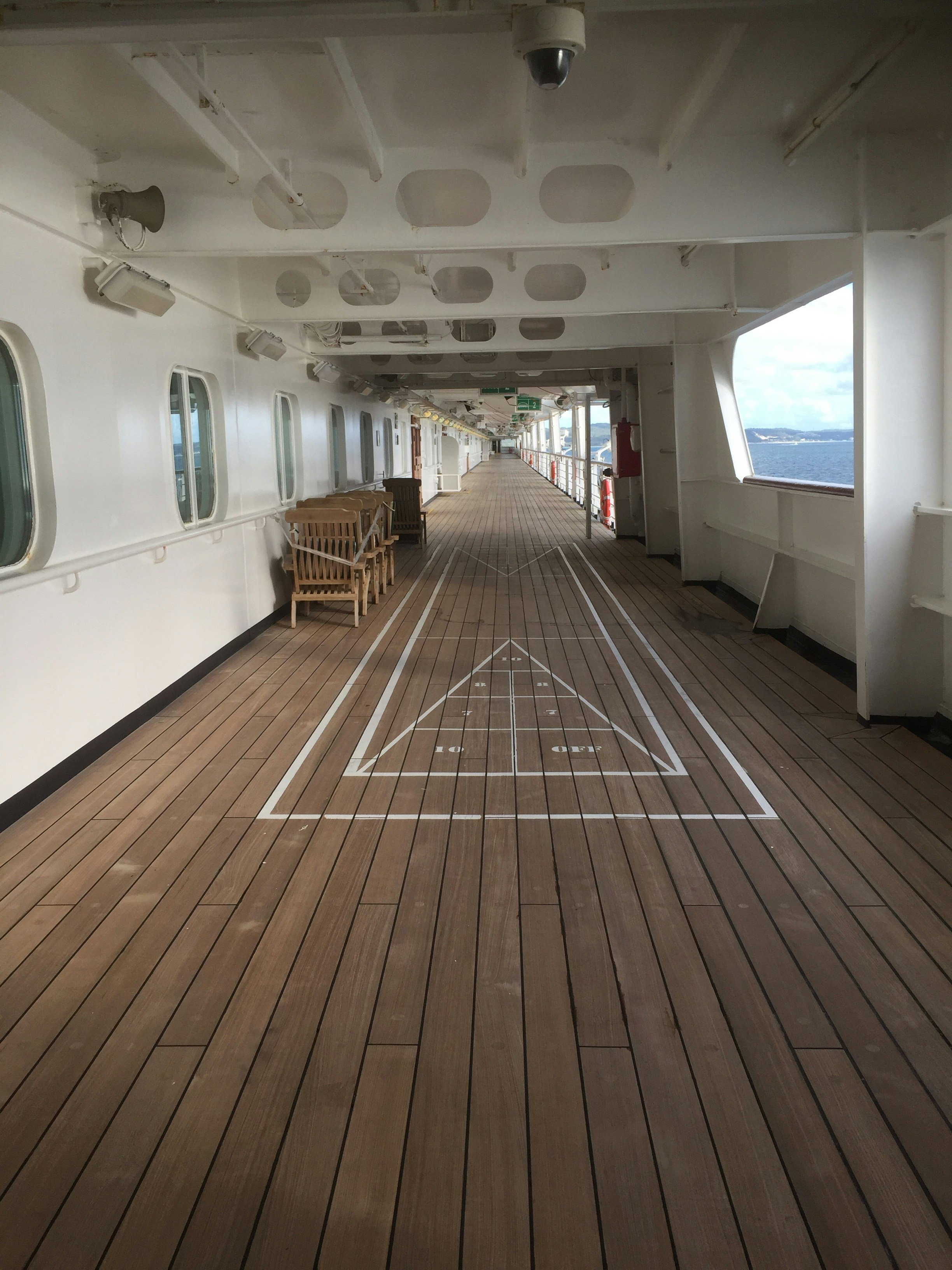 photo-1612654842762-5e26b7c16407?ixid=M3wxMjA3fDB8MXxzZWFyY2h8OHx8ZGVjayUyMGluc3RhbGxhdGlvbiUyMGJhcnJpbmd0b258ZW58MHx8fHwxNzUyNjUyMjMxfDA\u0026ixlib=rb-4.1.0