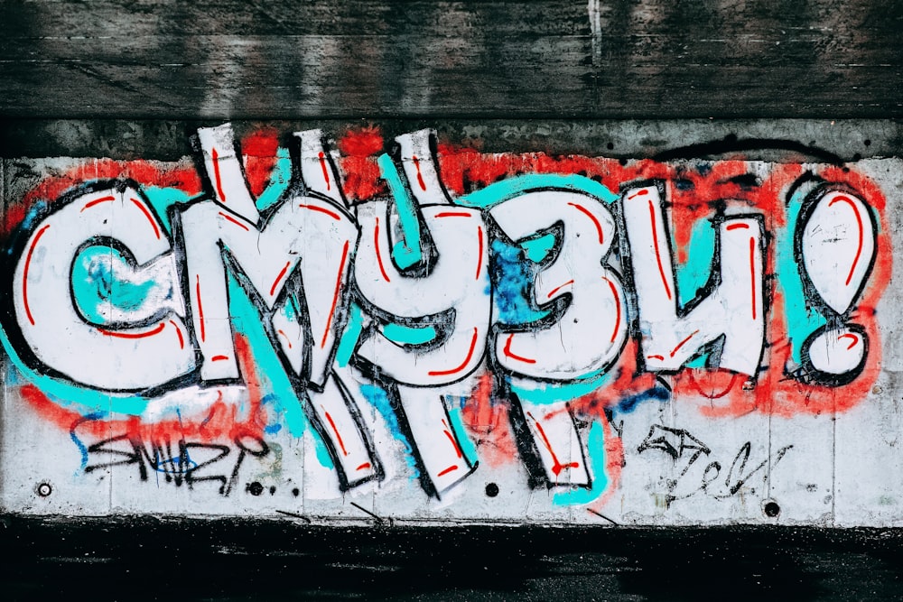 Graffiti rouge, blanc et noir