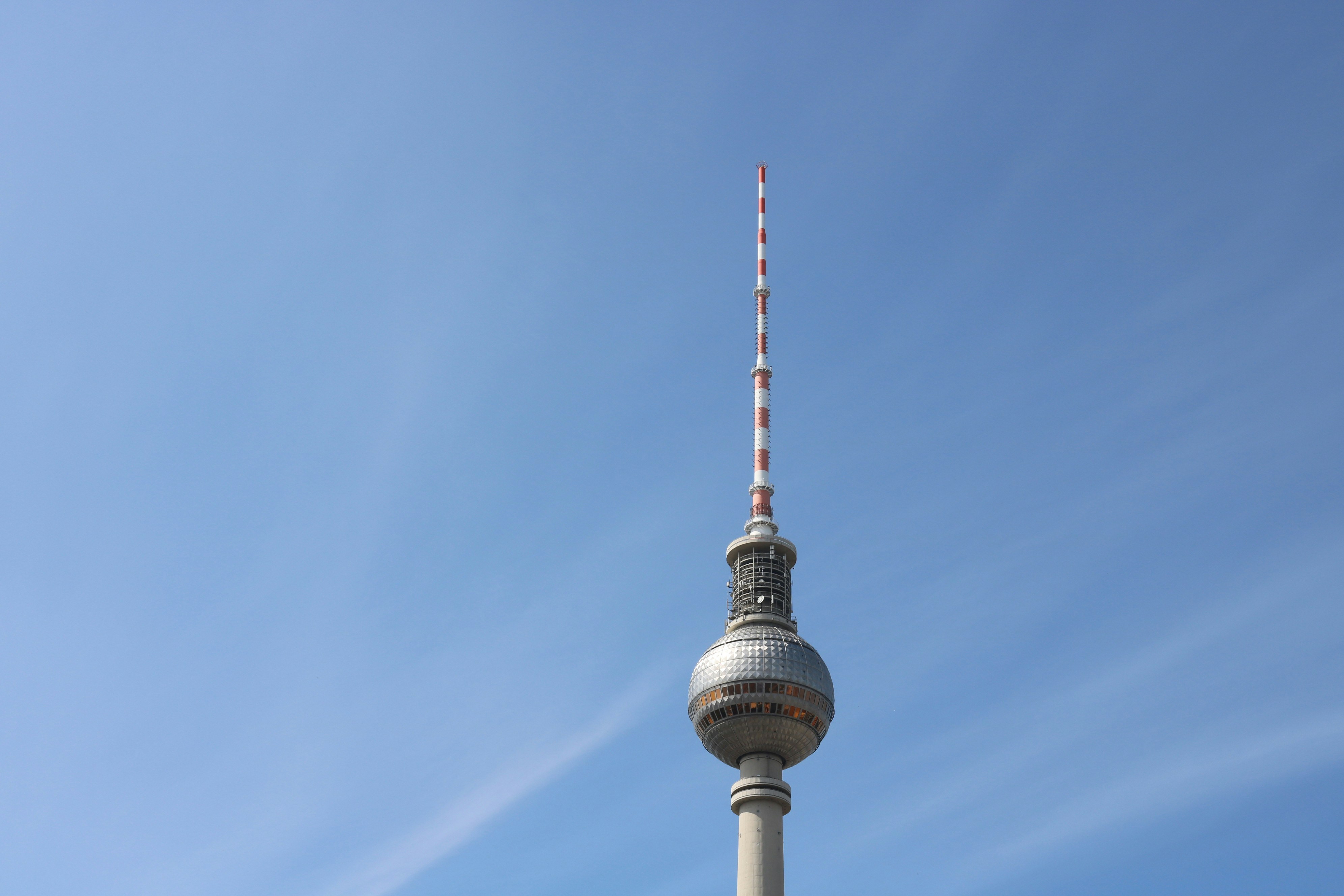 Photo by gregorsamimi